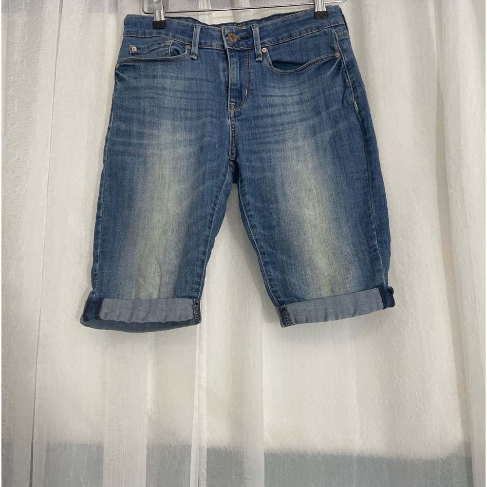 Levi Strauss Signature Modern Bermuda Shorts Womens
Size: 4- w 27